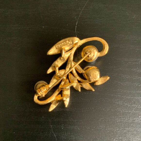 Napier Gold Leaf Brooch & Earrings - Picture 5 of 9